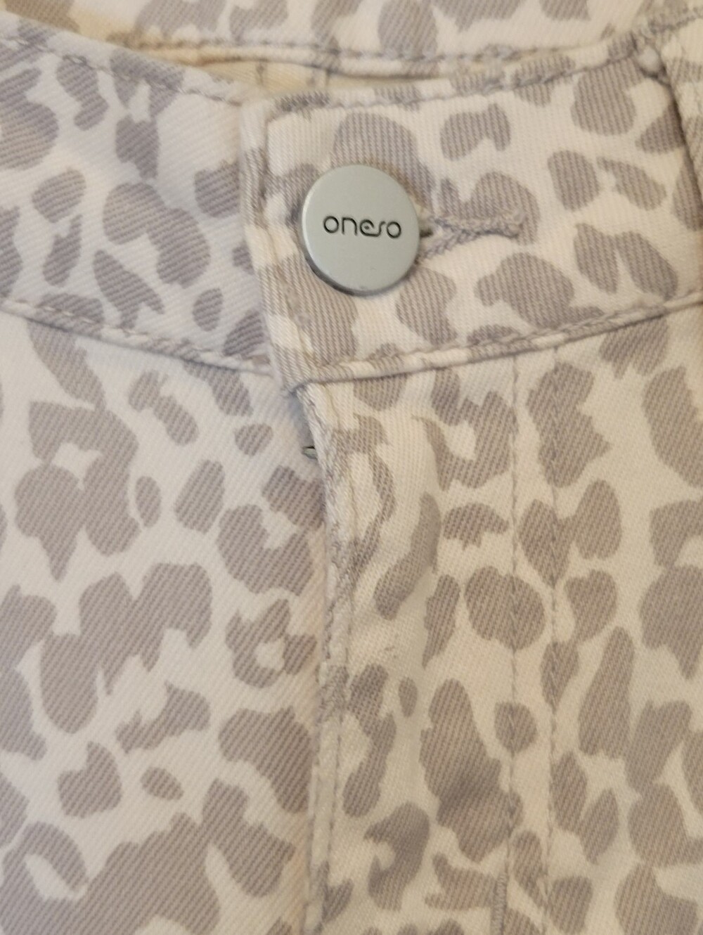 Oneso Leopard Print Wide Leg Jeans Size 26 Cream Gray Stretch Denim NWOT - Picture 4 of 9